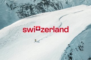 Pour Suisse Tourisme, le nouveau logo "Switzerland" - exclusivement en anglais – "constitue la base logique pour la marque de la destination de vacances et de voyage qu’est la Suisse". ST